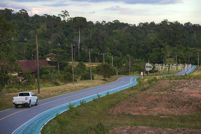 泰国Khao Yai国家公园的景观道路